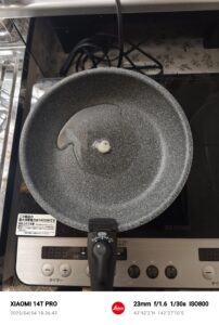 油とニンニク投入